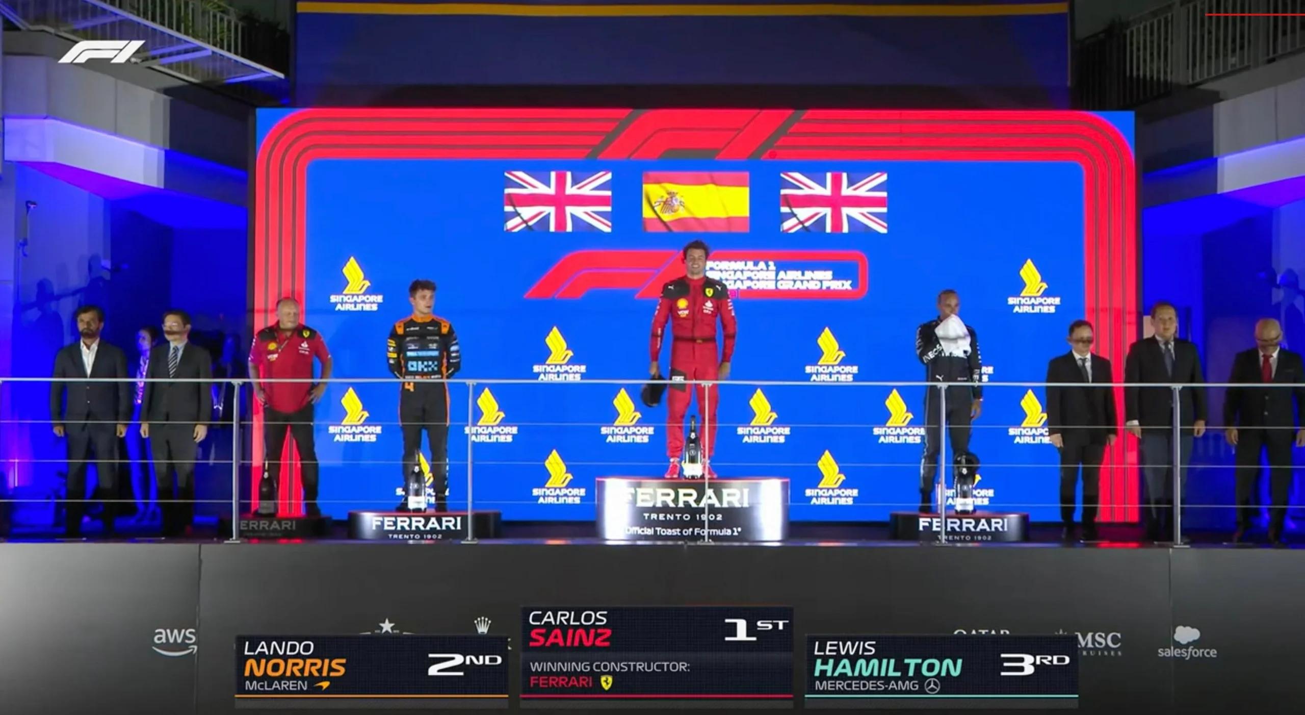 索伯车队完胜红牛车队，塞恩斯高光表现