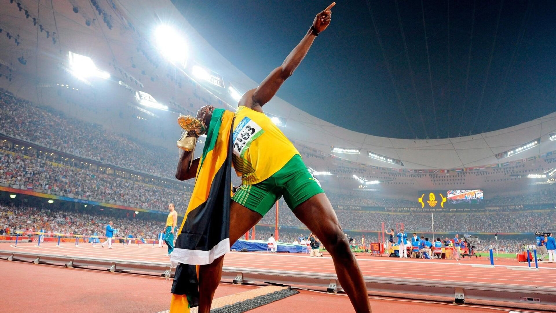 爱游戏入口-冰封的秒表，红牛如何用最后0.1秒，将法拉利到手的胜利钉上神坛