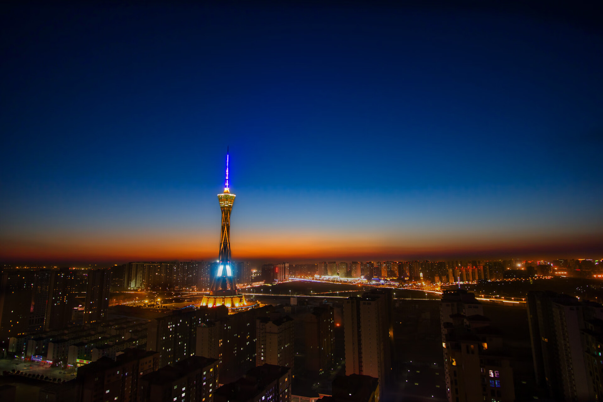 终场哨声前的心脏—当NBA季后赛的窒息时刻遇见多特蒙德的南美心跳