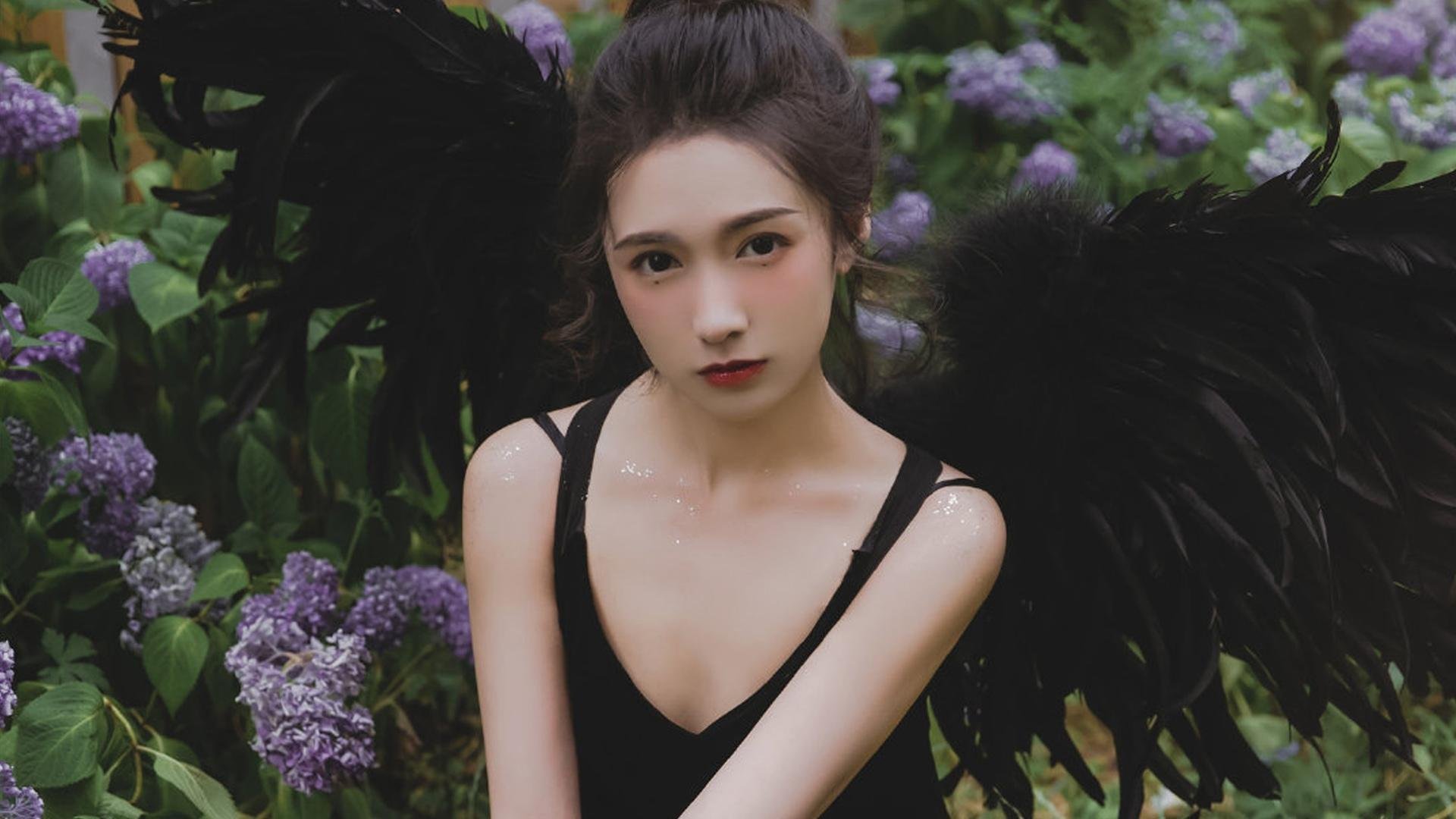 这是一篇根据您的要求定制的文章。为了体现唯一性,我将视角聚焦于时间线的断裂与重构,探讨在世界杯这个宏大叙事下,一场看似分组赛却带有决赛气质的比赛,以及德容如何扮演了历史修正者的角色